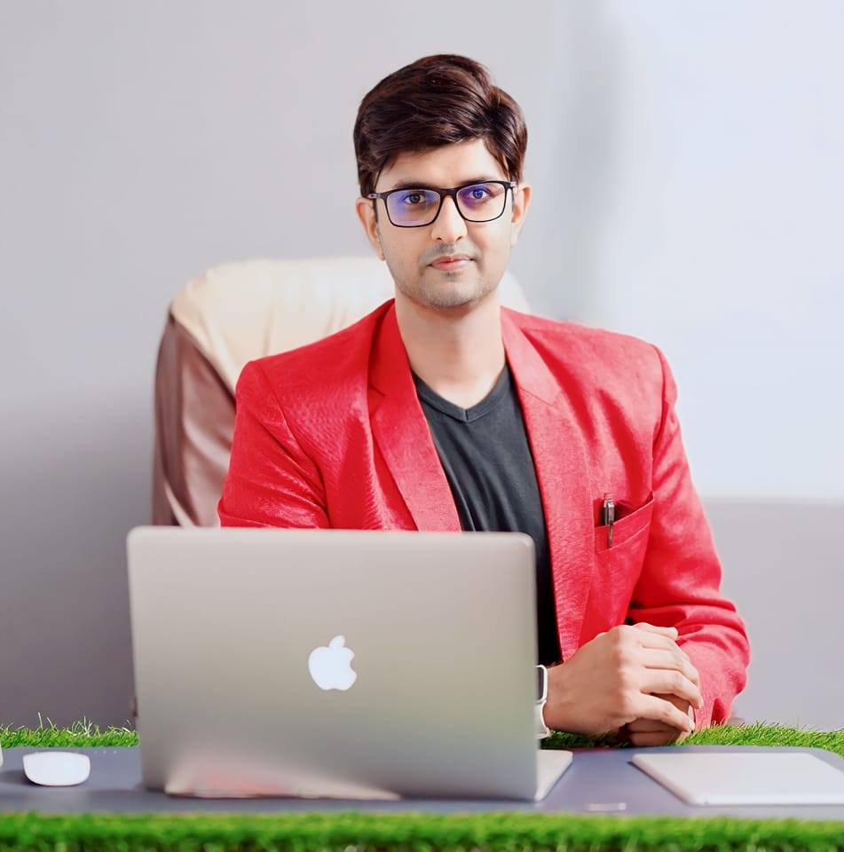 Arshad Sayyed addressing a large audience