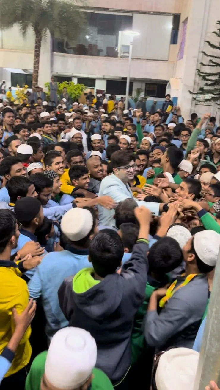 Saudi session interacting with students