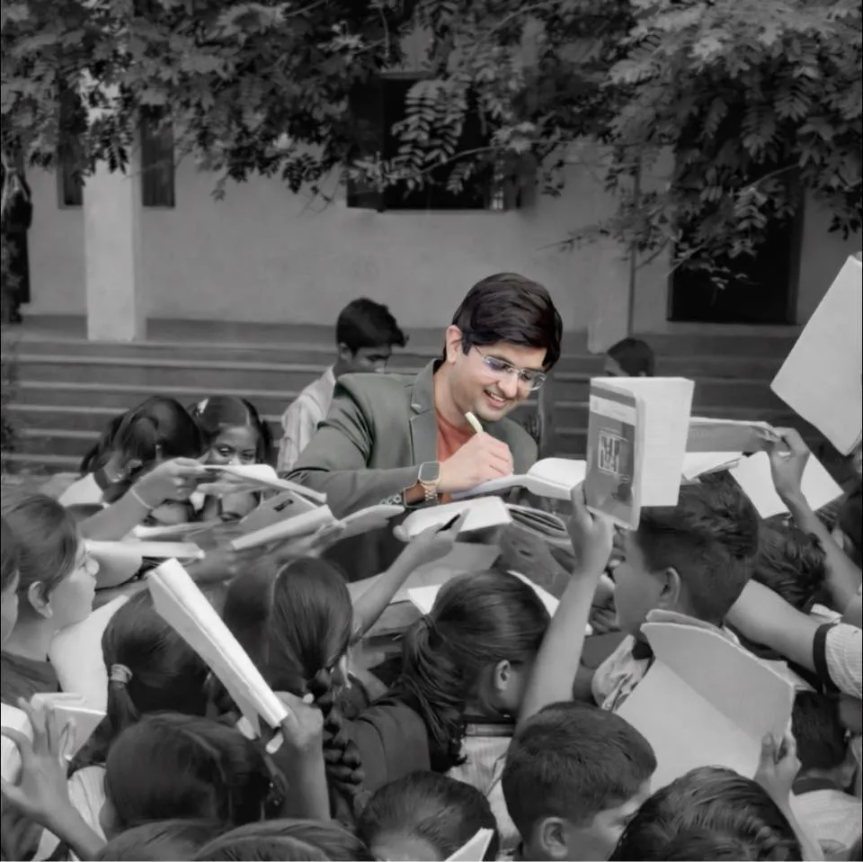 Autographs and interactions after Dharashiv session